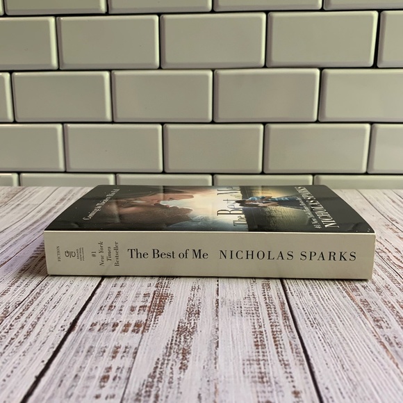 The Lucky One Nicholas Sparks Contemporary Romance Paperback - Picture 4 of 7